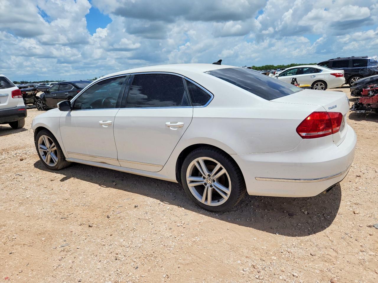 2015 Volkswagen Passat Se Белый vin: 1VWBS7A3XFC026629