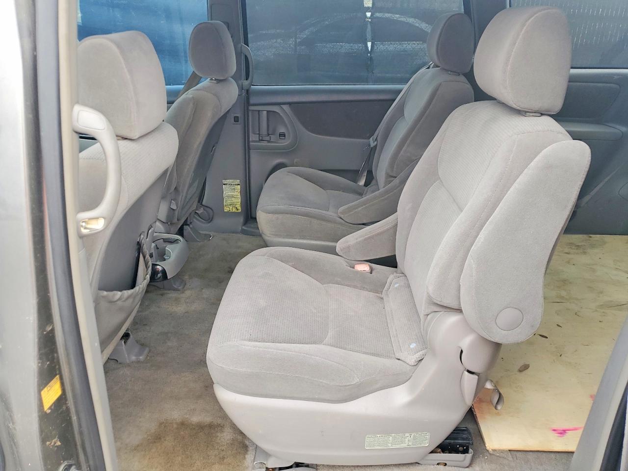 2005 Toyota Sienna Le 7 Passenger Серый vin: 5TDZA23C25S296858