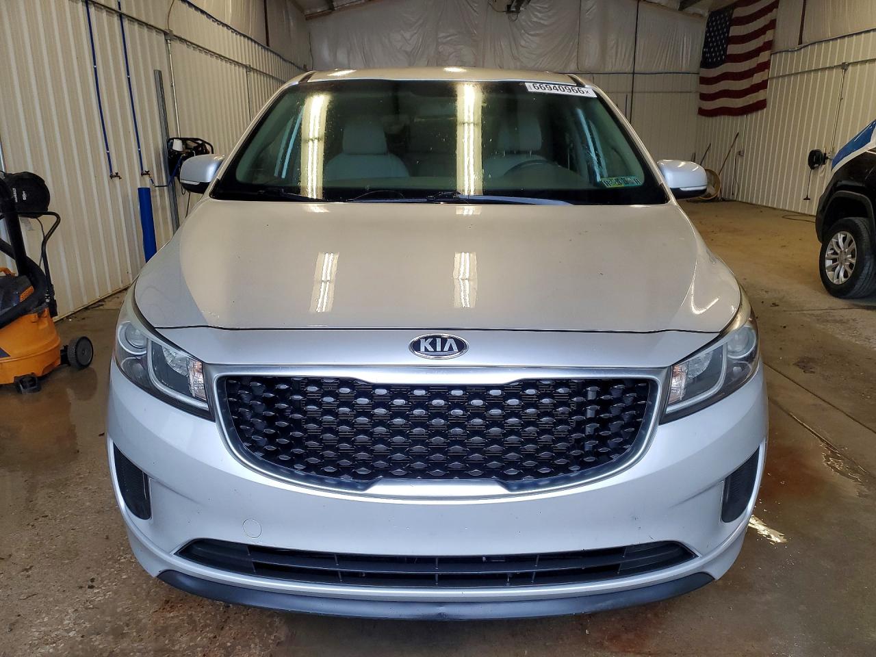 2016 Kia Sedona Lx Silver vin: KNDMB5C1XG6103463