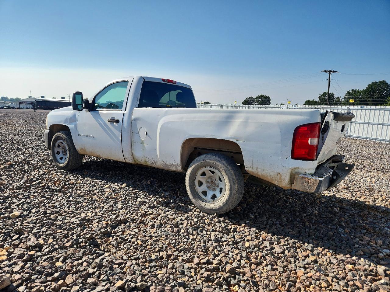 2007 Chevrolet Silverado C1500 Classic White vin: 1GCEC14X17Z632229