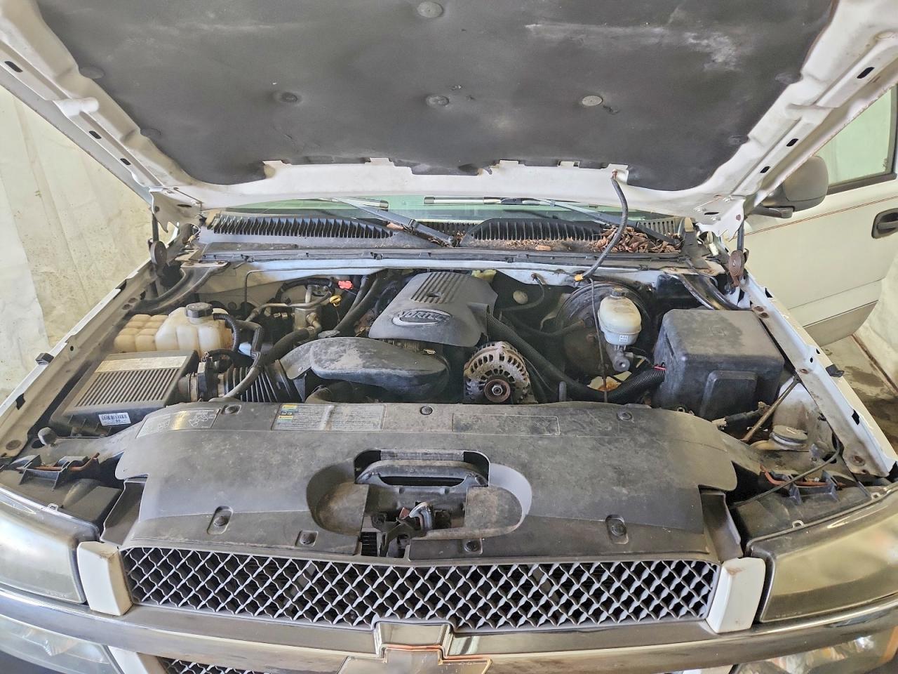 2005 Chevrolet Silverado K1500 White vin: 1GCEK19B25E159283