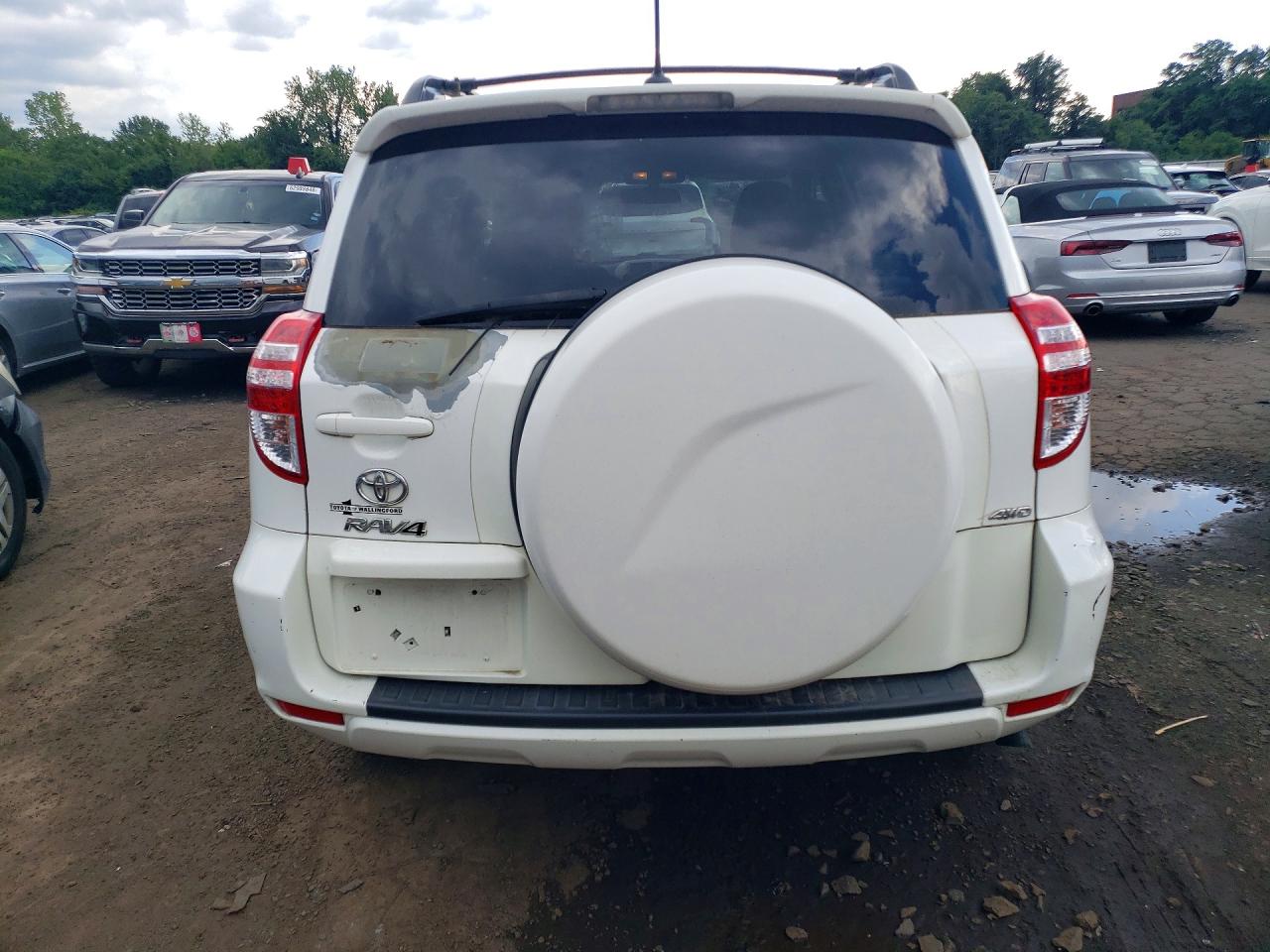 2012 Toyota Rav4 Base White vin: 2T3BF4DV9CW197965