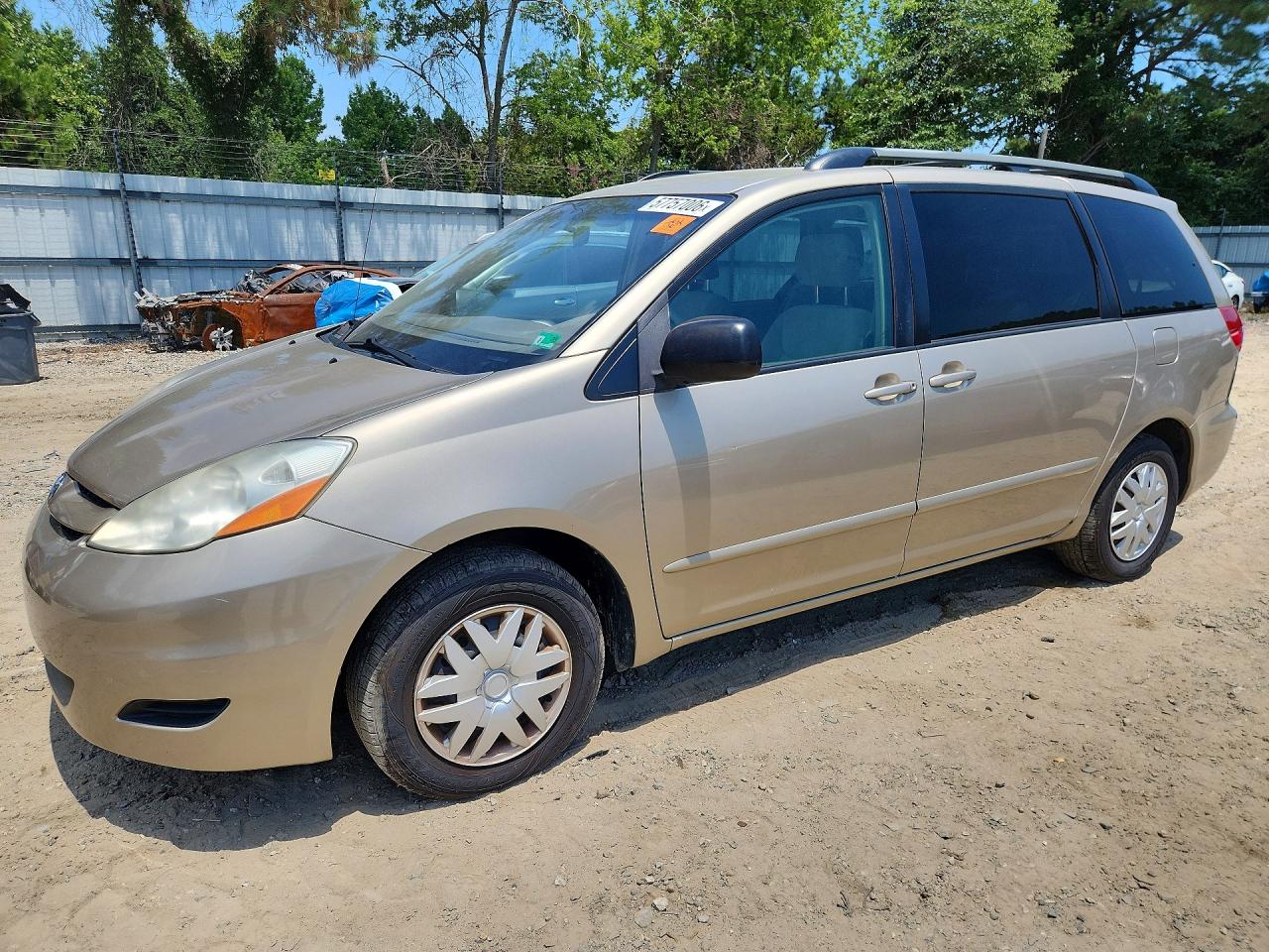 2006 Toyota Sienna Le 7 Passenger Beige vin: 5TDZA23C96S583843