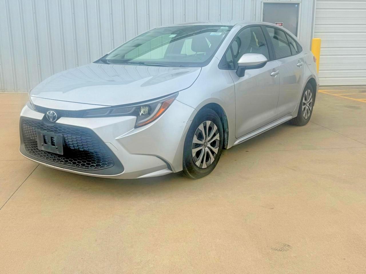 2022 Toyota Corolla Hybrid Le Серебряный vin: JTDEAMDE3N3008597