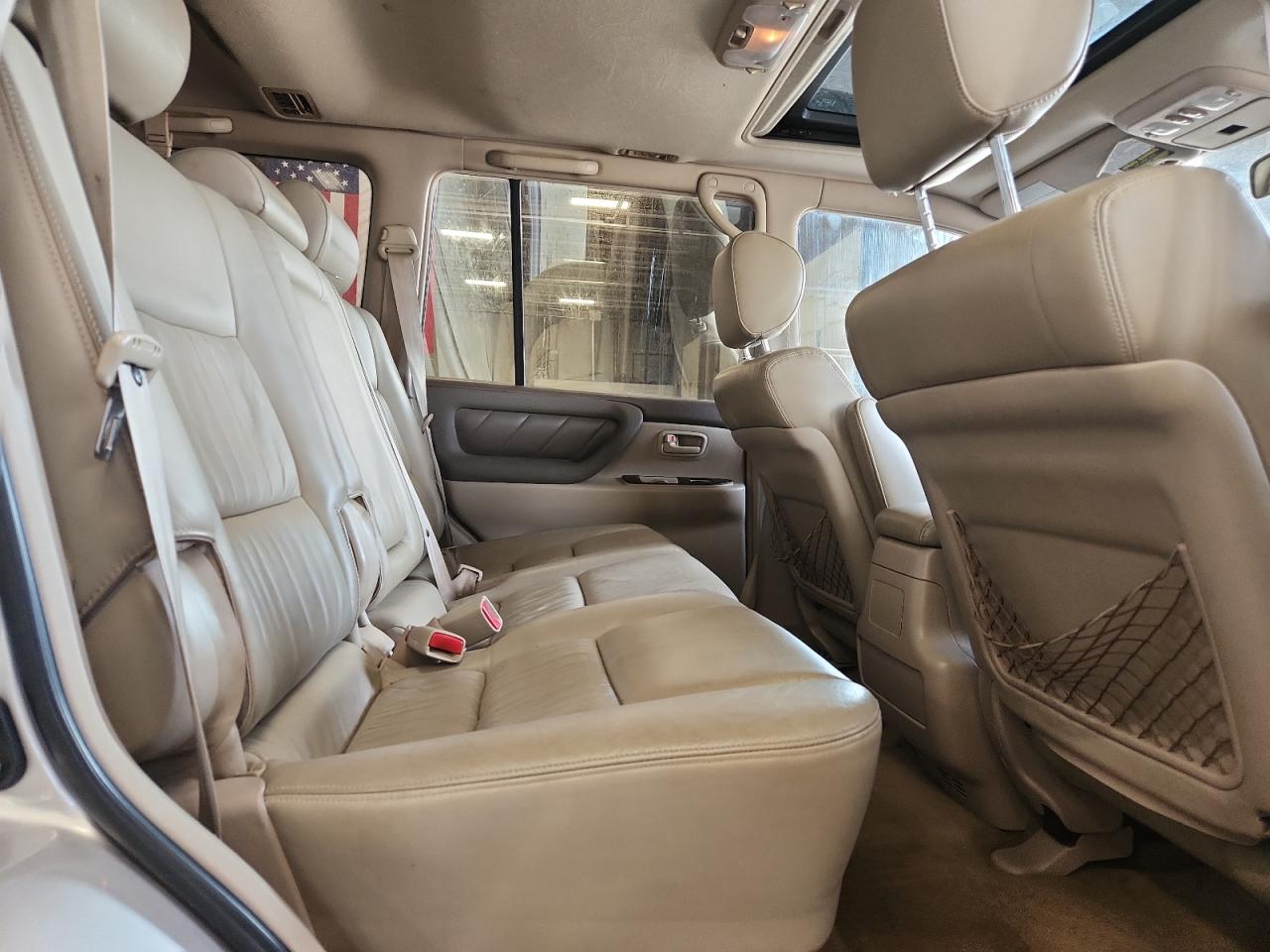 1999 Toyota Land Cruiser    Silver vin: JT3HT05J2X0067631