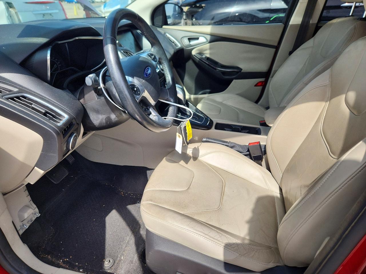 2015 Ford Focus Bev Красный vin: 1FADP3R46FL328489