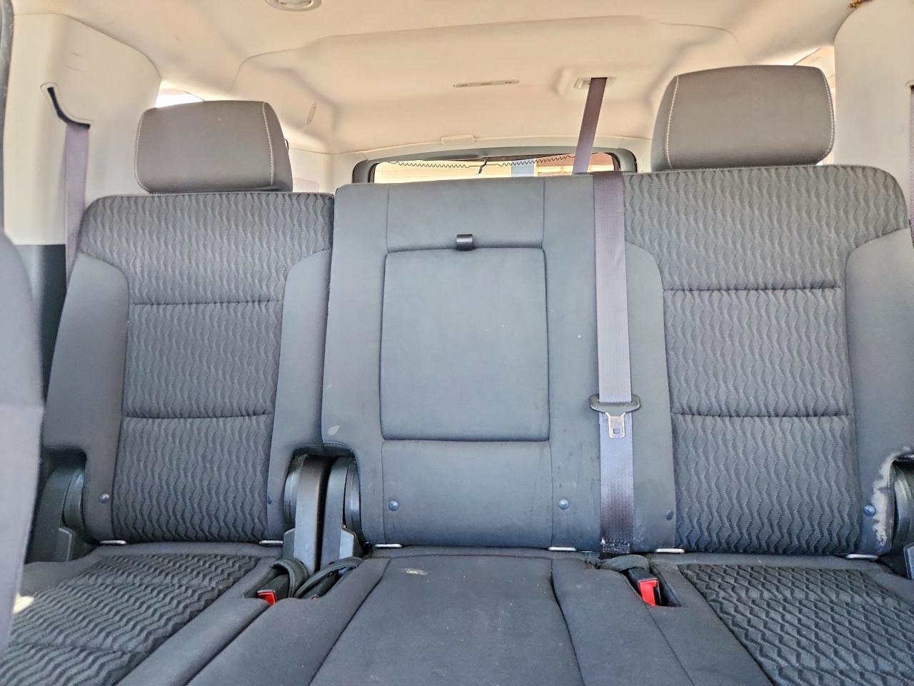 2015 Chevrolet Suburban C1500 Ls Белый vin: 1GNSCHKC0FR250632
