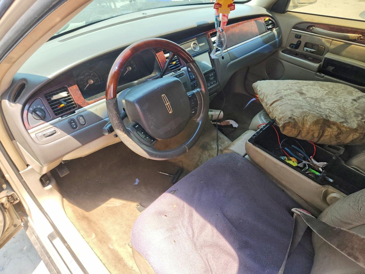 2009 Lincoln Town Car Signature Limited Серебряный vin: 2LNHM82V89X627618
