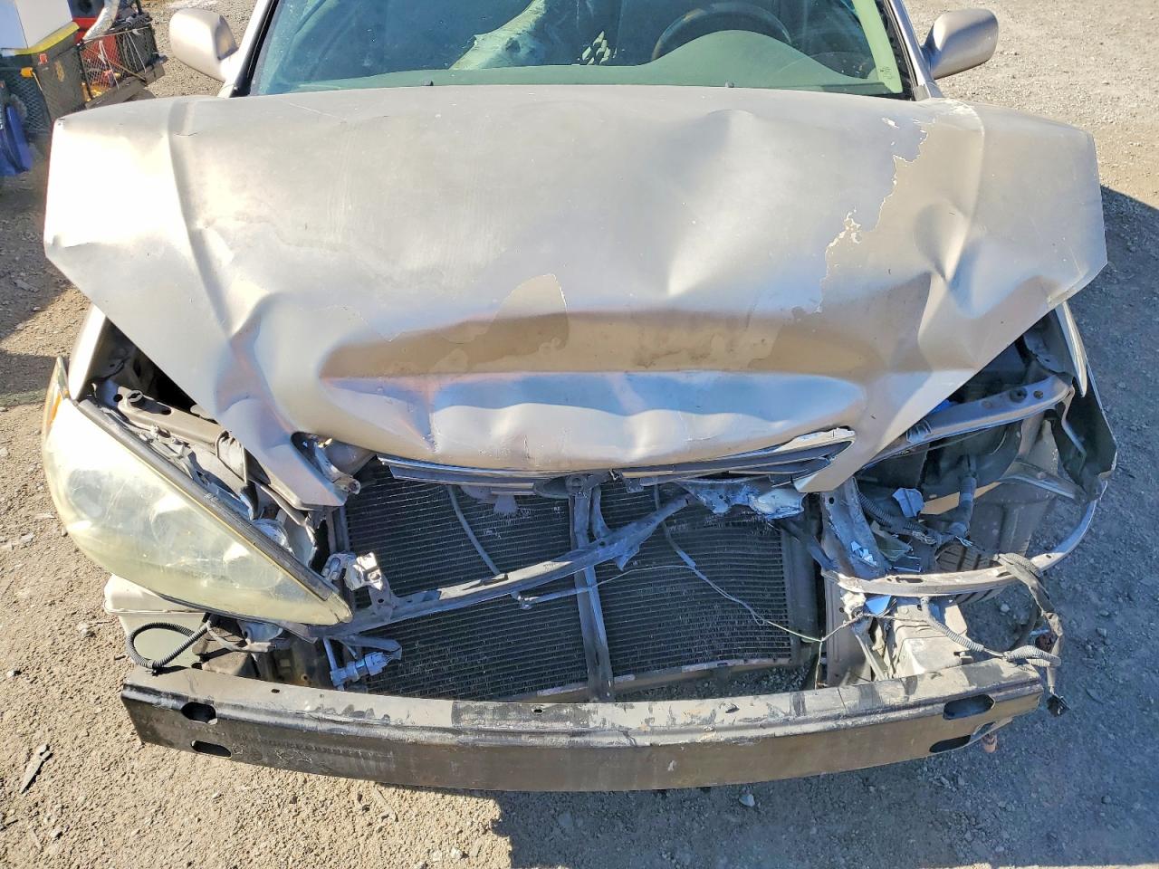 2005 Toyota Camry Le Gold vin: 4T1BE32K45U027062