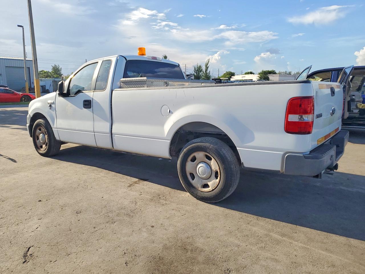 2008 Ford F150 White vin: 1FTRF12268KC11147