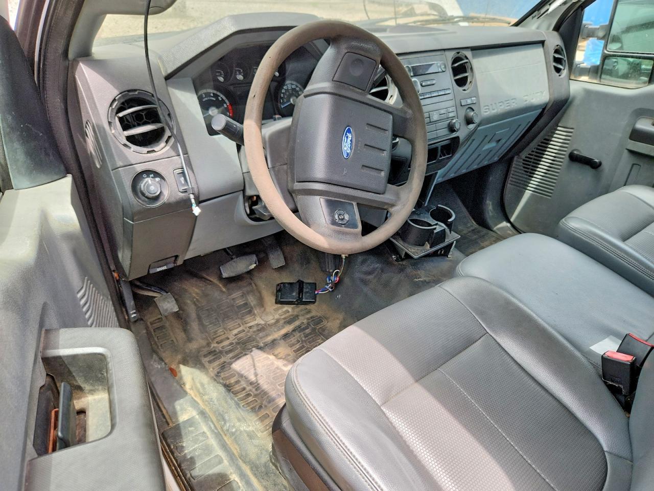 2014 Ford F250 Super Duty White vin: 1FTBF2A66EEA30362