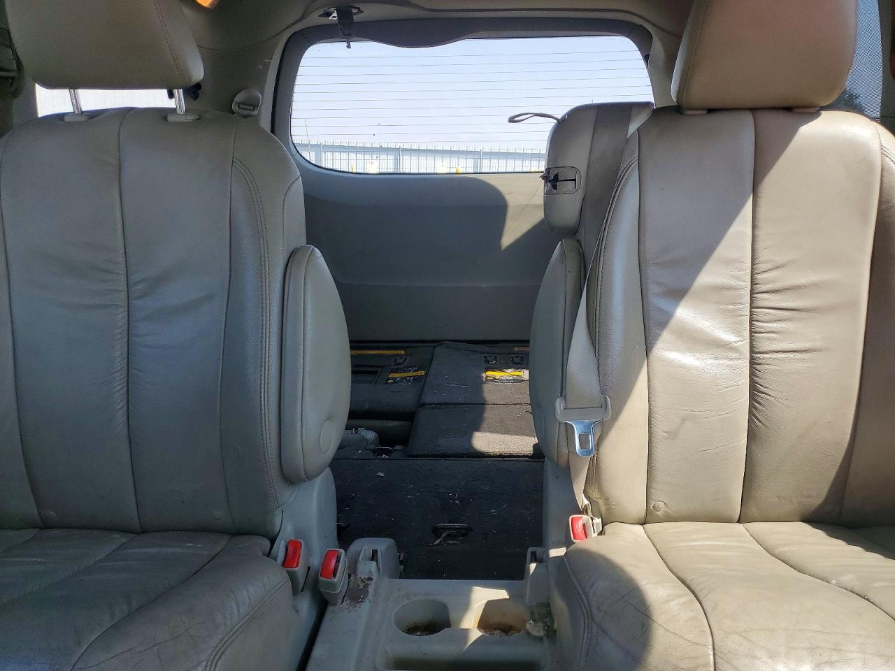 2011 Toyota Sienna Xle 8-passenger Blue vin: 5TDYK3DC1BS093596
