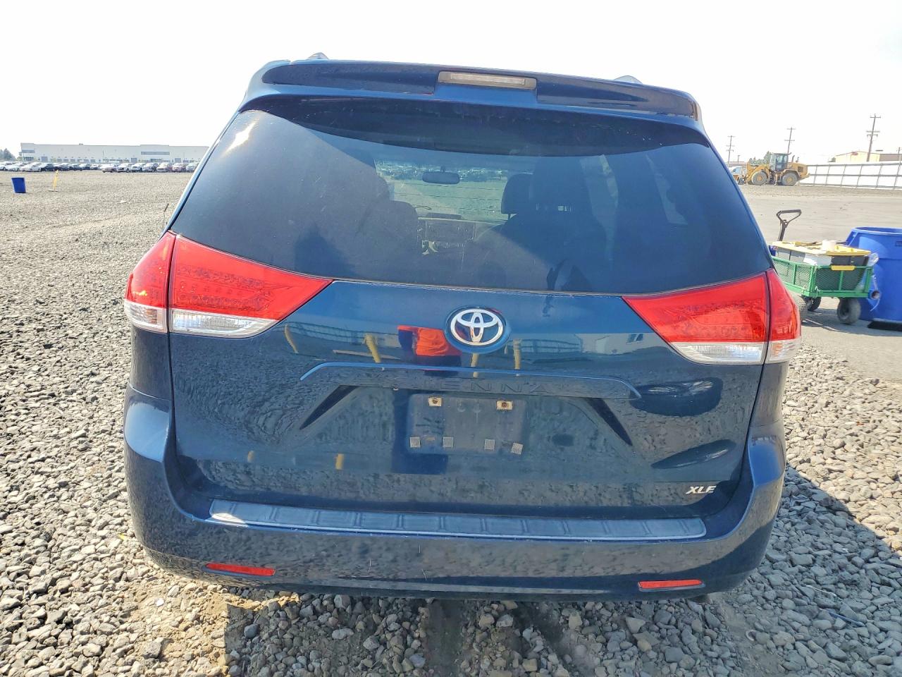 2011 Toyota Sienna Xle 8-passenger Blue vin: 5TDYK3DC1BS093596