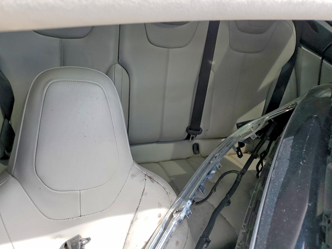 2015 Tesla Model S Черный vin: 5YJSA1E20FF106612