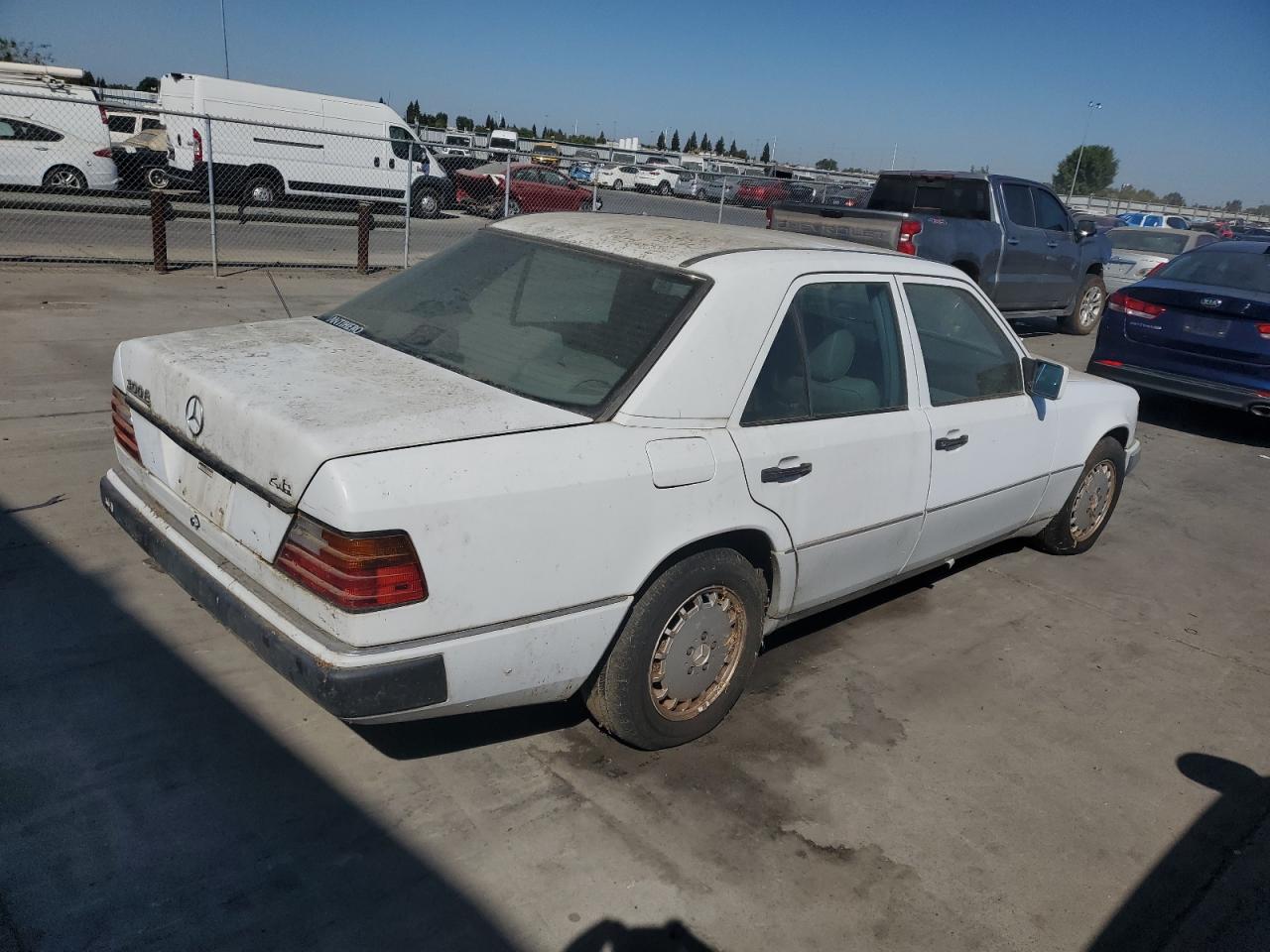 1993 Mercedes-benz 300 E 2.8 Белый vin: WDBEA28E7PB997140