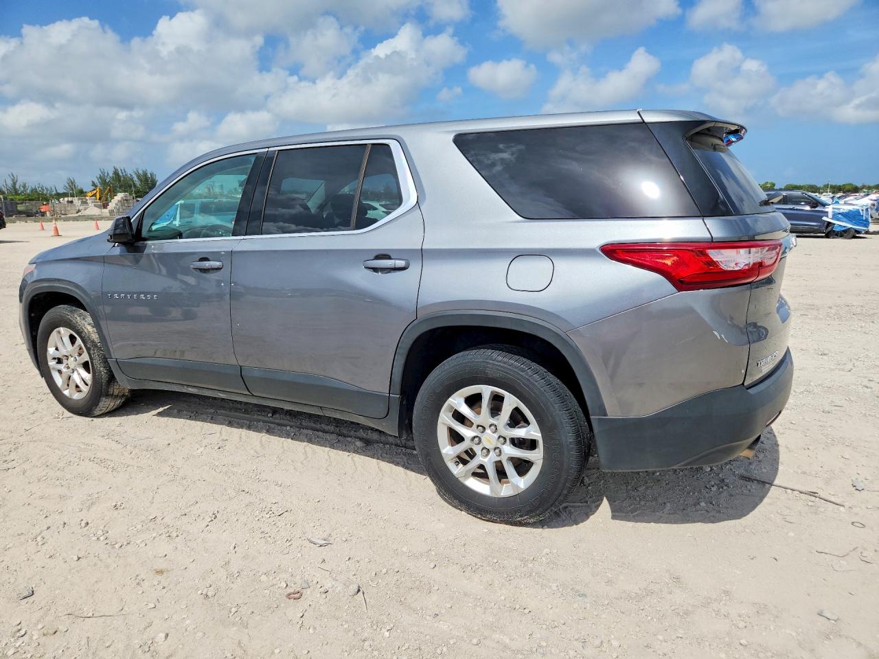 2019 Chevrolet Traverse Ls Серый vin: 1GNERFKW6KJ188298