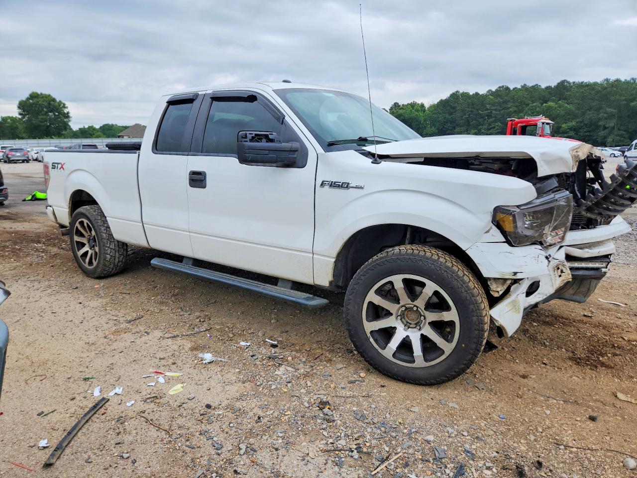 2014 Ford F150 Super Cab White vin: 1FTFX1CF0EFB67104