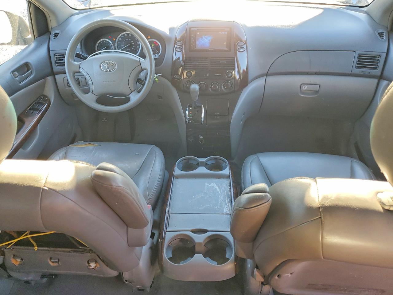 2004 Toyota Sienna Le 7 Passenger Gold vin: 5TDZA23C64S128736