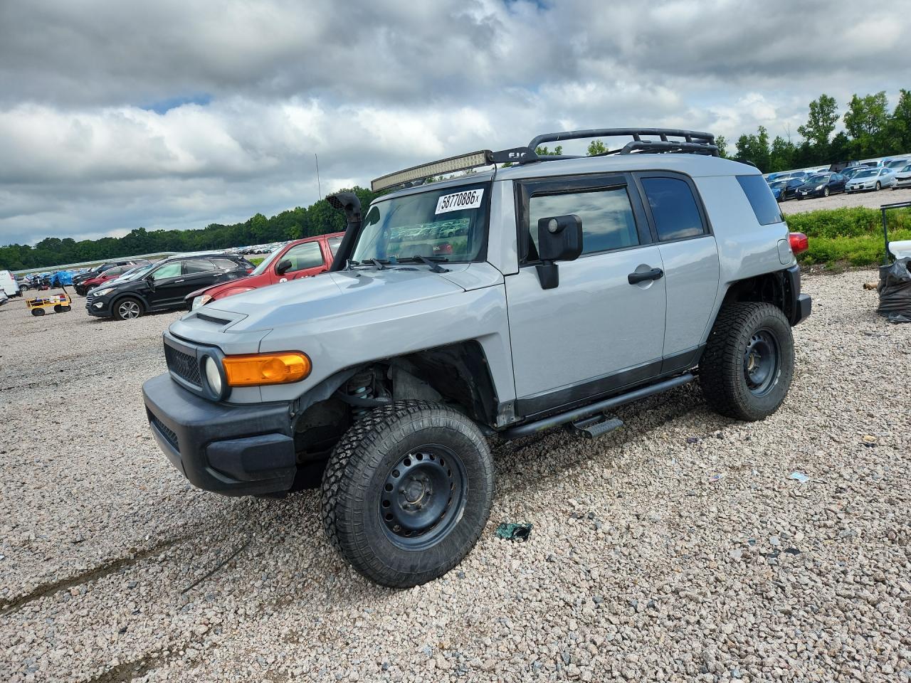 2013 Toyota Fj Cruiser Base Silver vin: JTEBU4BF5DK168177