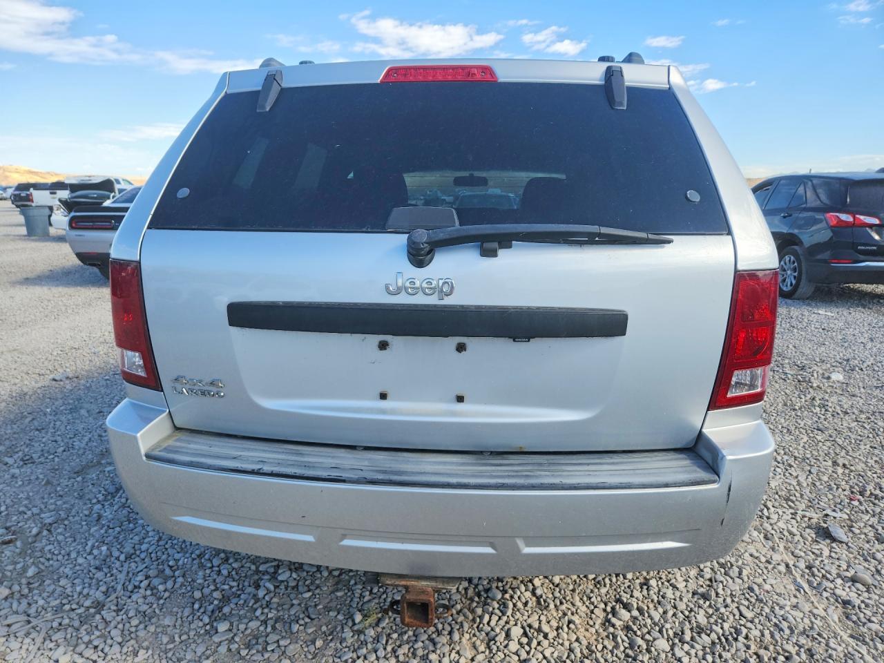 2009 Jeep Grand Cherokee Laredo Silver vin: 1J8GR48K89C549550