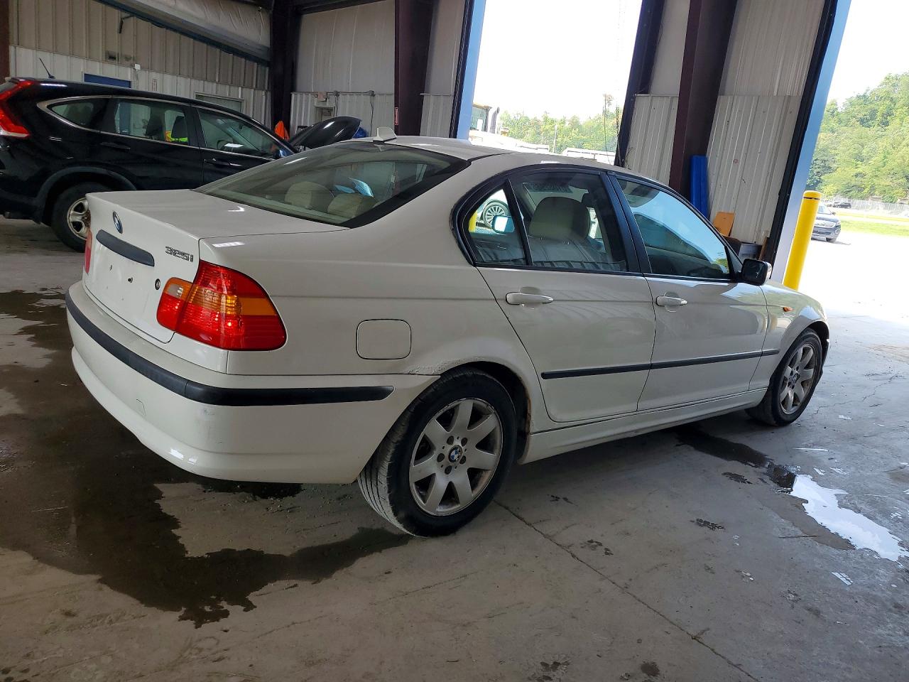 2005 Bmw 325 I Белый vin: WBAET37465NJ90059