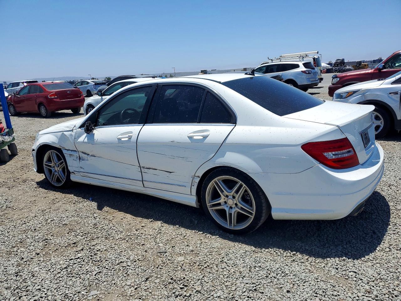 2013 Mercedes-benz C 250 White vin: WDDGF4HB4DA851587