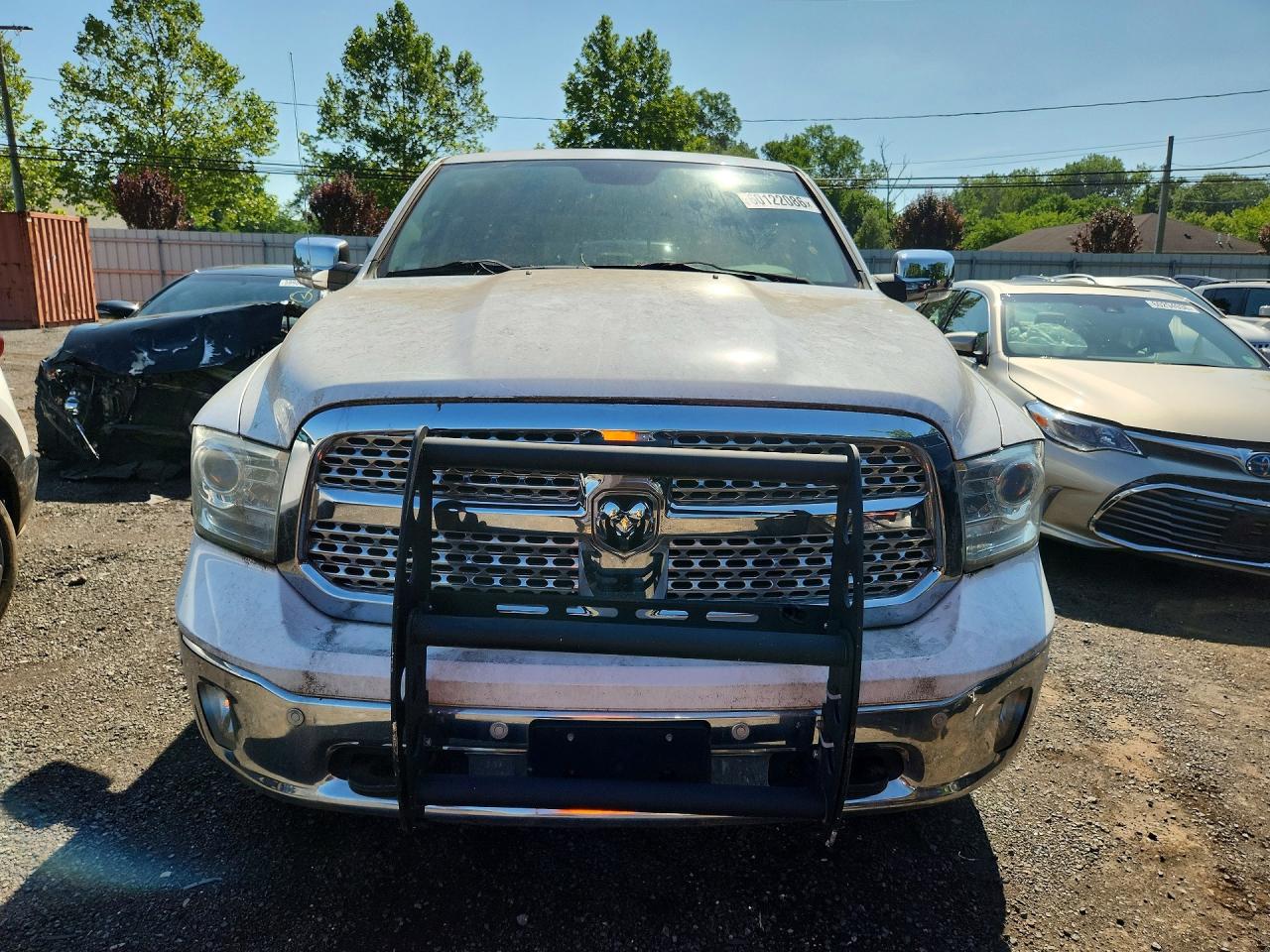 2015 Ram 1500 Laramie Белый vin: 1C6RR7NMXFS531616