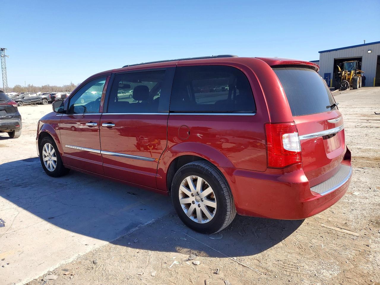 2015 Chrysler Town & Country Touring Red vin: 2C4RC1BG9FR754155