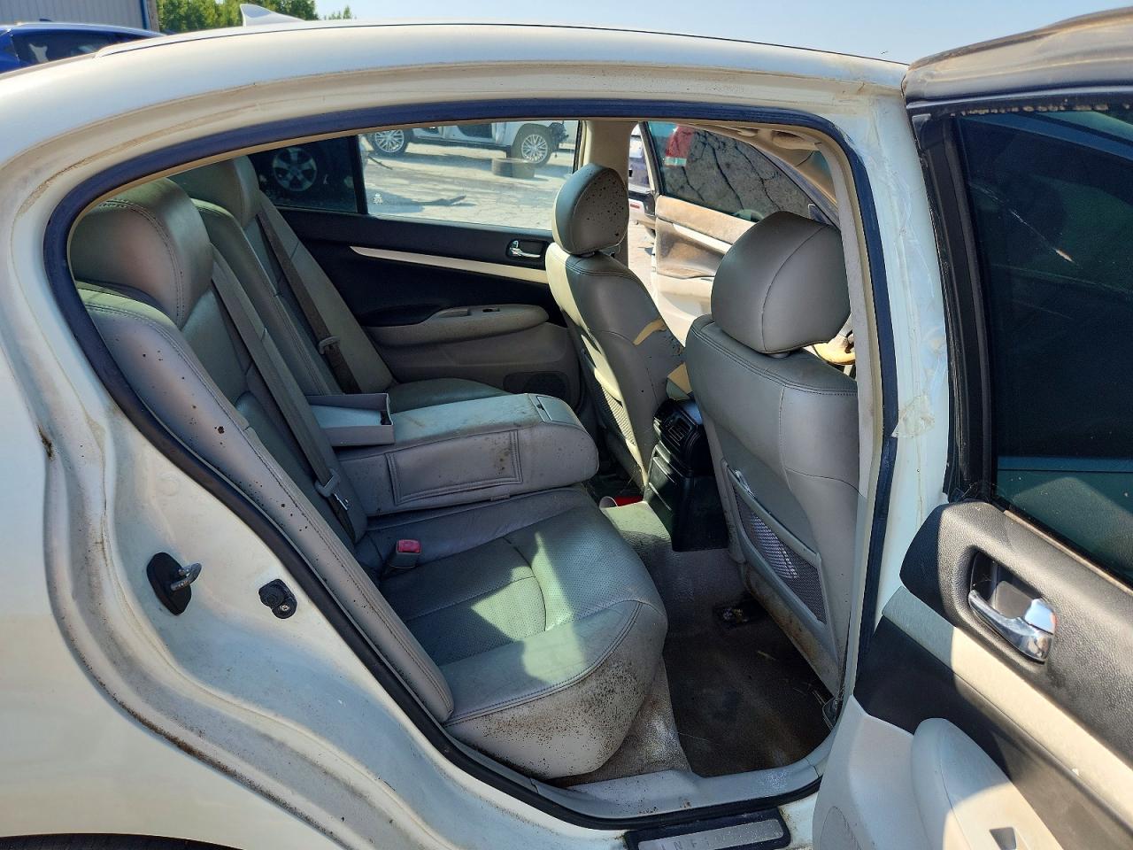 2008 Infiniti G35 Base White vin: JNKBV61E68M211505
