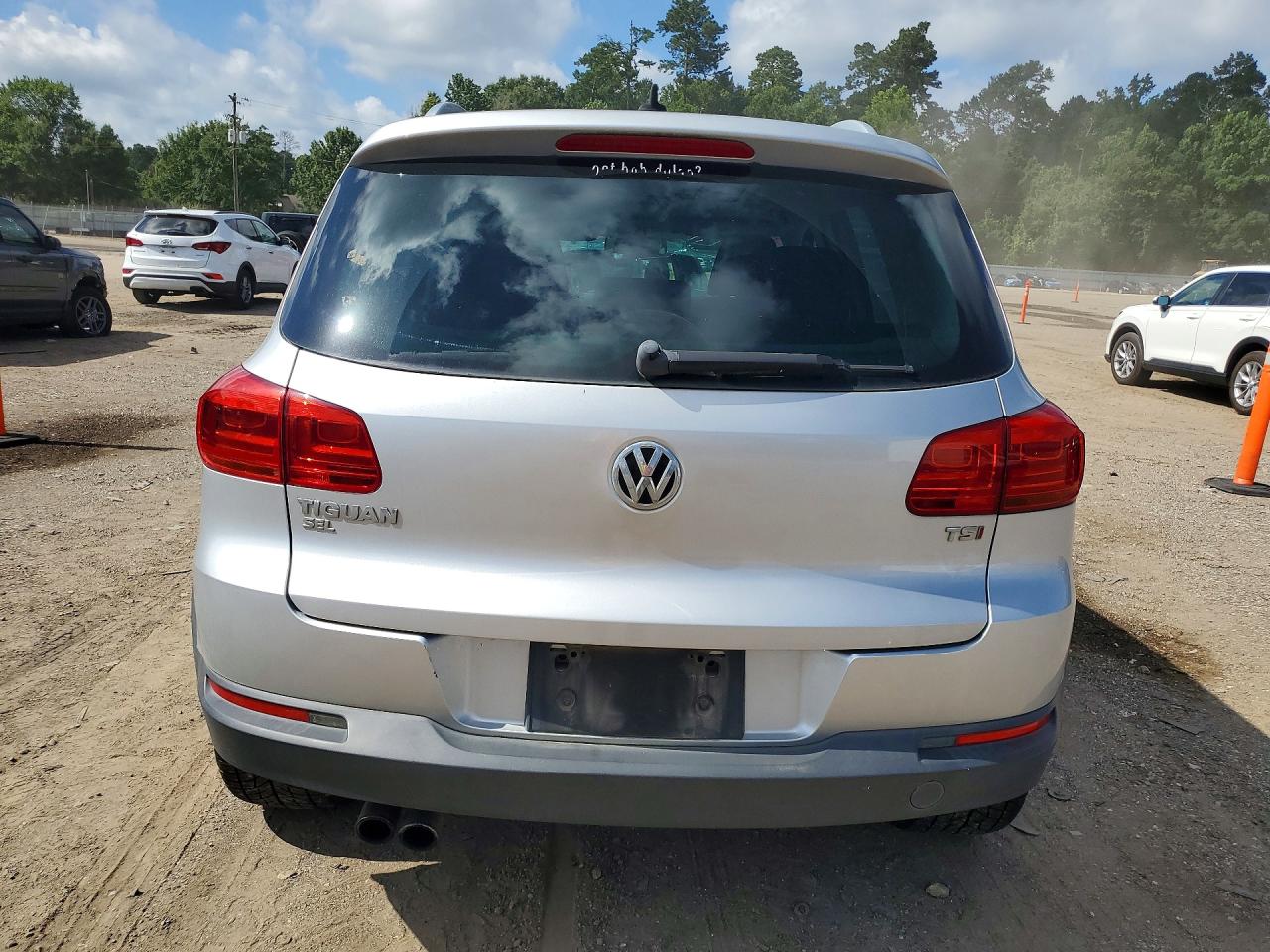 2016 Volkswagen Tiguan S Silver vin: WVGAV7AX9GW554280