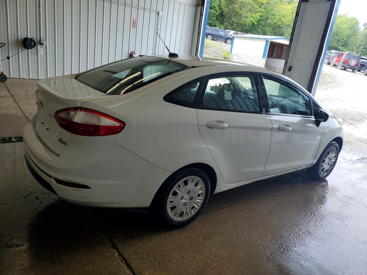 2015 Ford Fiesta S White vin: 3FADP4AJ2FM224037