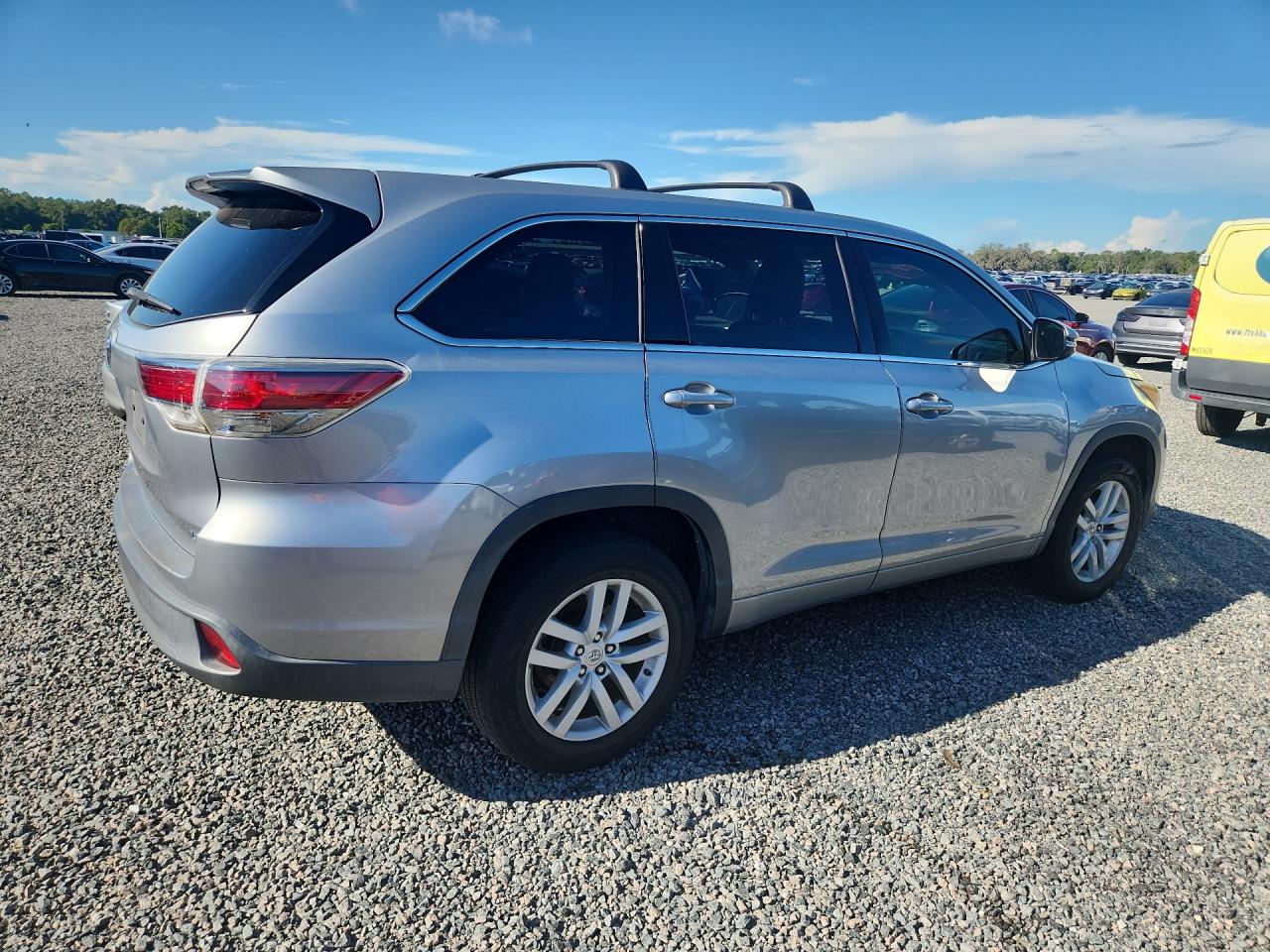 2014 Toyota Highlander Le Silver vin: 5TDZARFH4ES007138