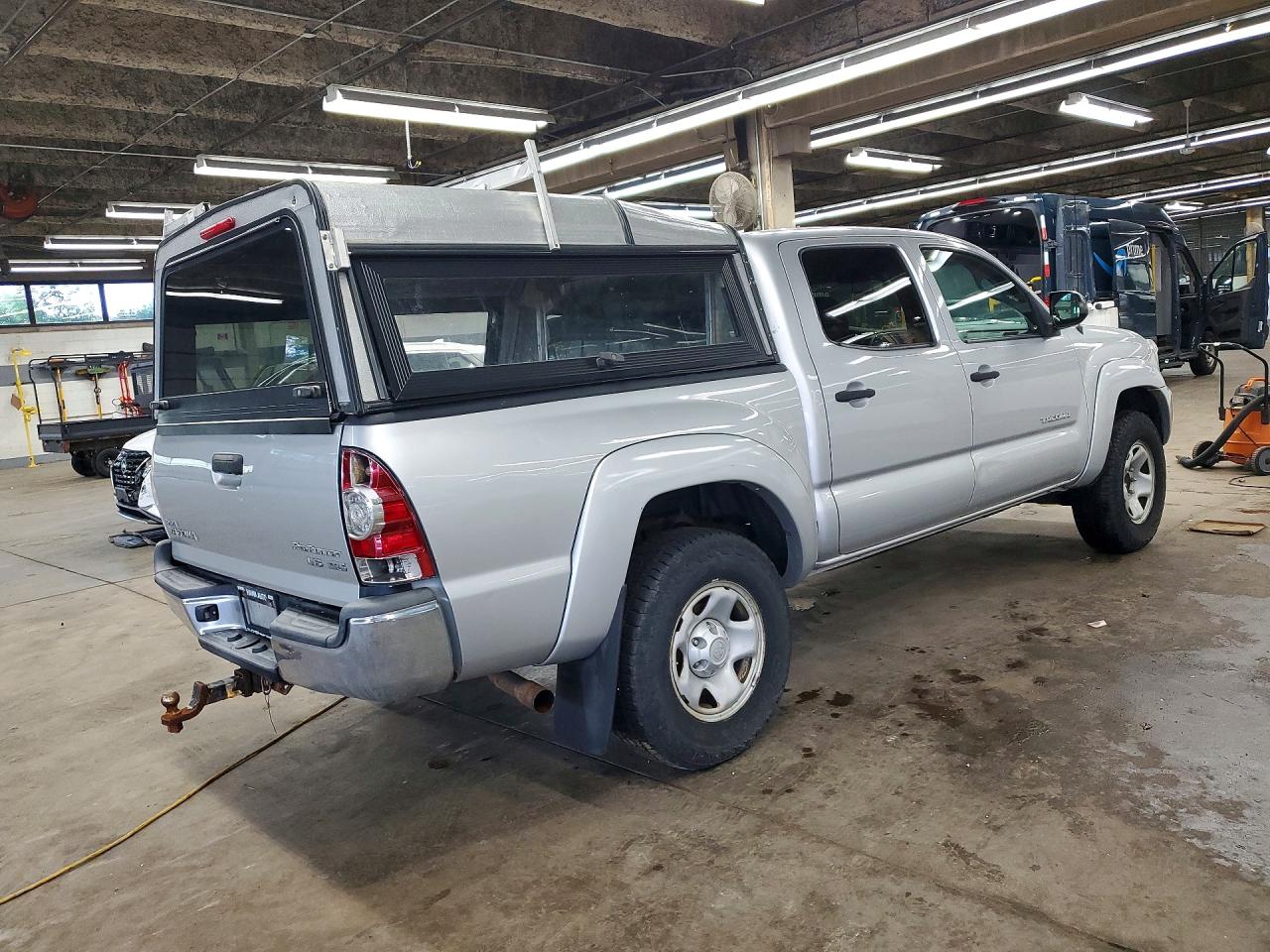 2013 Toyota Tacoma Double Cab Prerunner Silver vin: 3TMJU4GN6DM146570