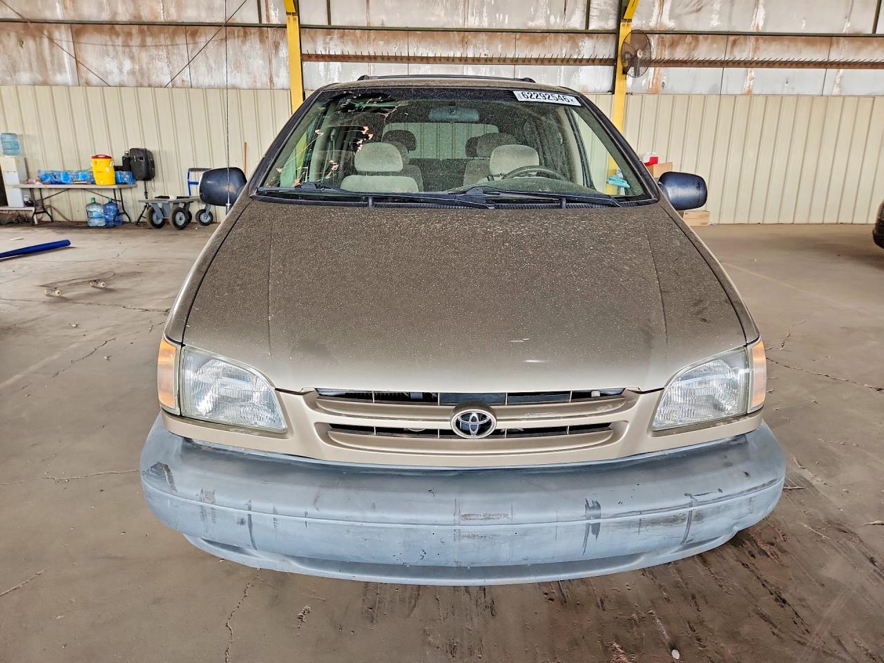 2000 Toyota Sienna Le Tan vin: 4T3ZF13C5YU268342