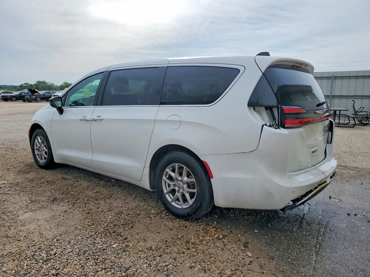 2024 Chrysler Pacifica Touring L White vin: 2C4RC1BG9RR119666