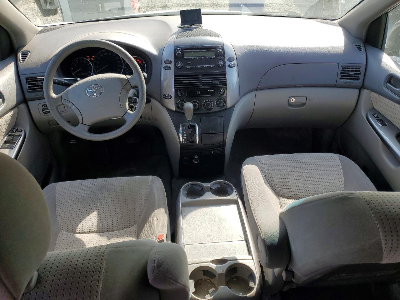 2007 Toyota Sienna Le 8-passenger White vin: 5TDZK23C77S022216