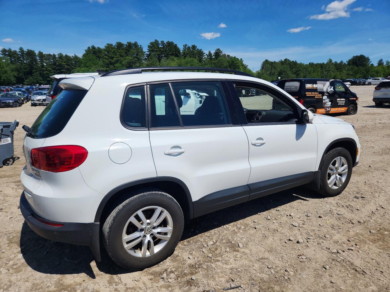 2015 Volkswagen Tiguan S White vin: WVGBV7AX5FW557650
