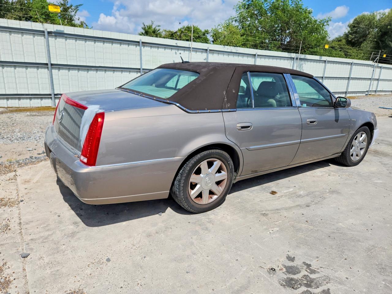 2006 Cadillac Dts Gold vin: 1G6KD57Y56U242521