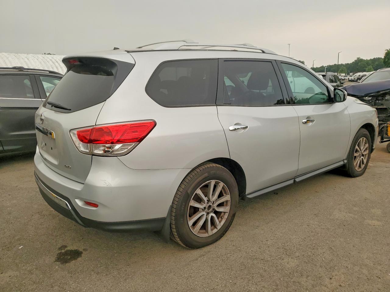 2015 Nissan Pathfinder S Silver vin: 5N1AR2MM5FC667295