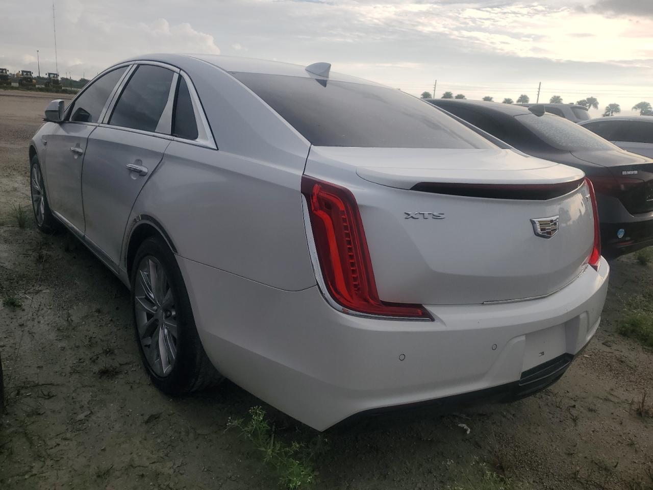 2018 Cadillac Xts Белый vin: 2G61L5S38J9175039