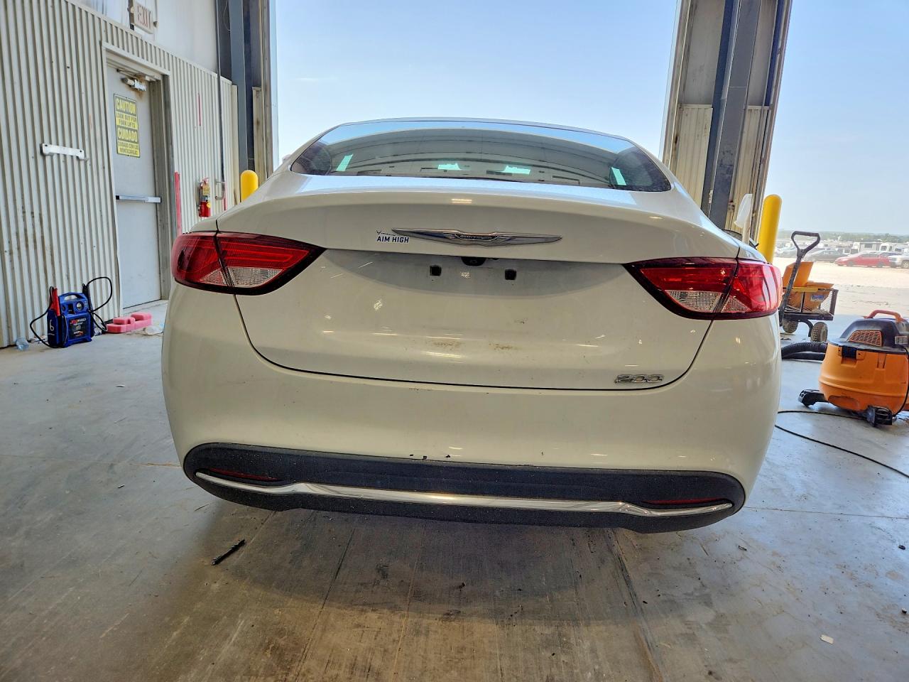 2015 Chrysler 200 Limited White vin: 1C3CCCAB2FN735861