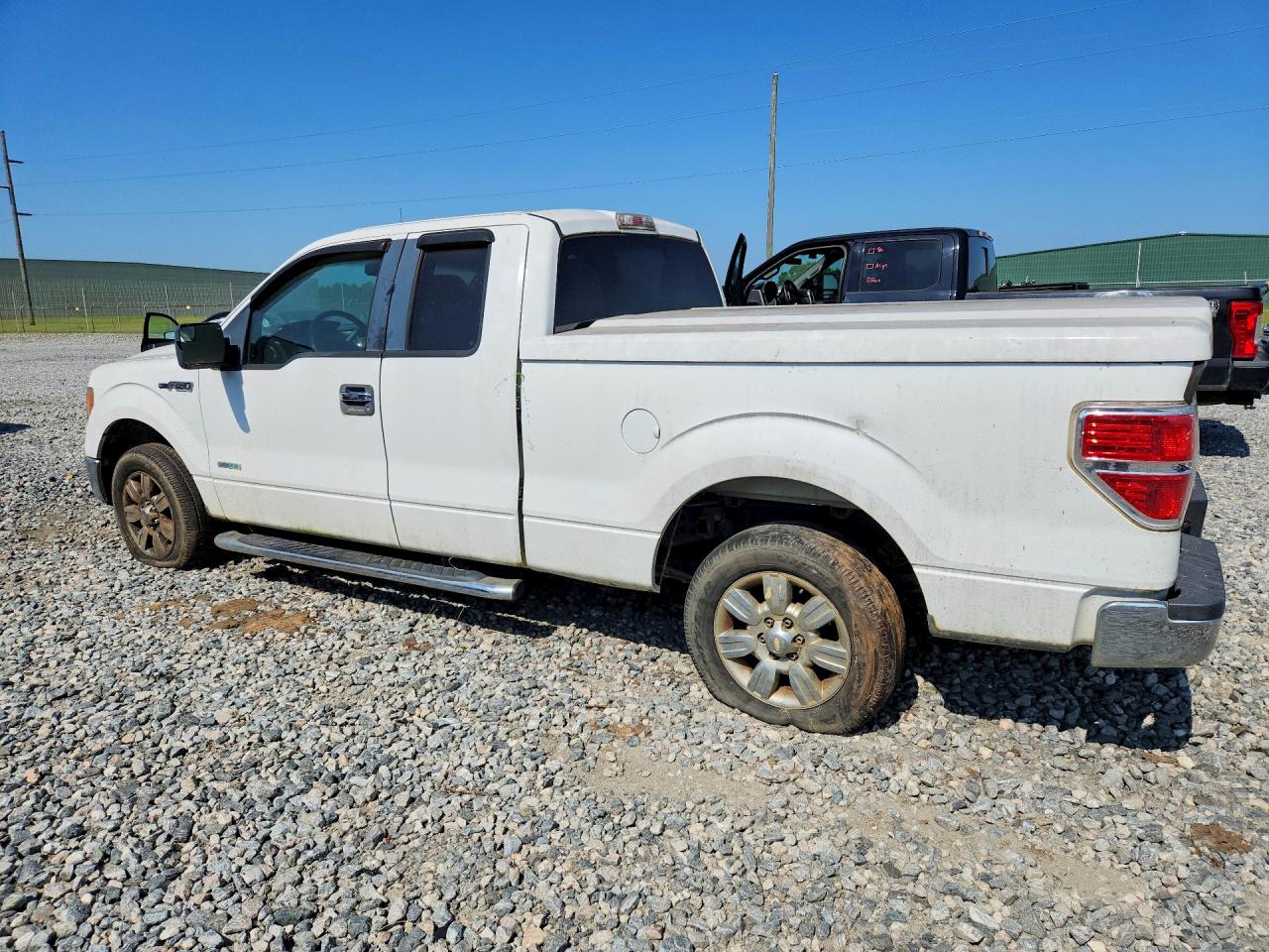 2011 Ford F150 Super Cab White vin: 1FTFX1CT6BKD73164