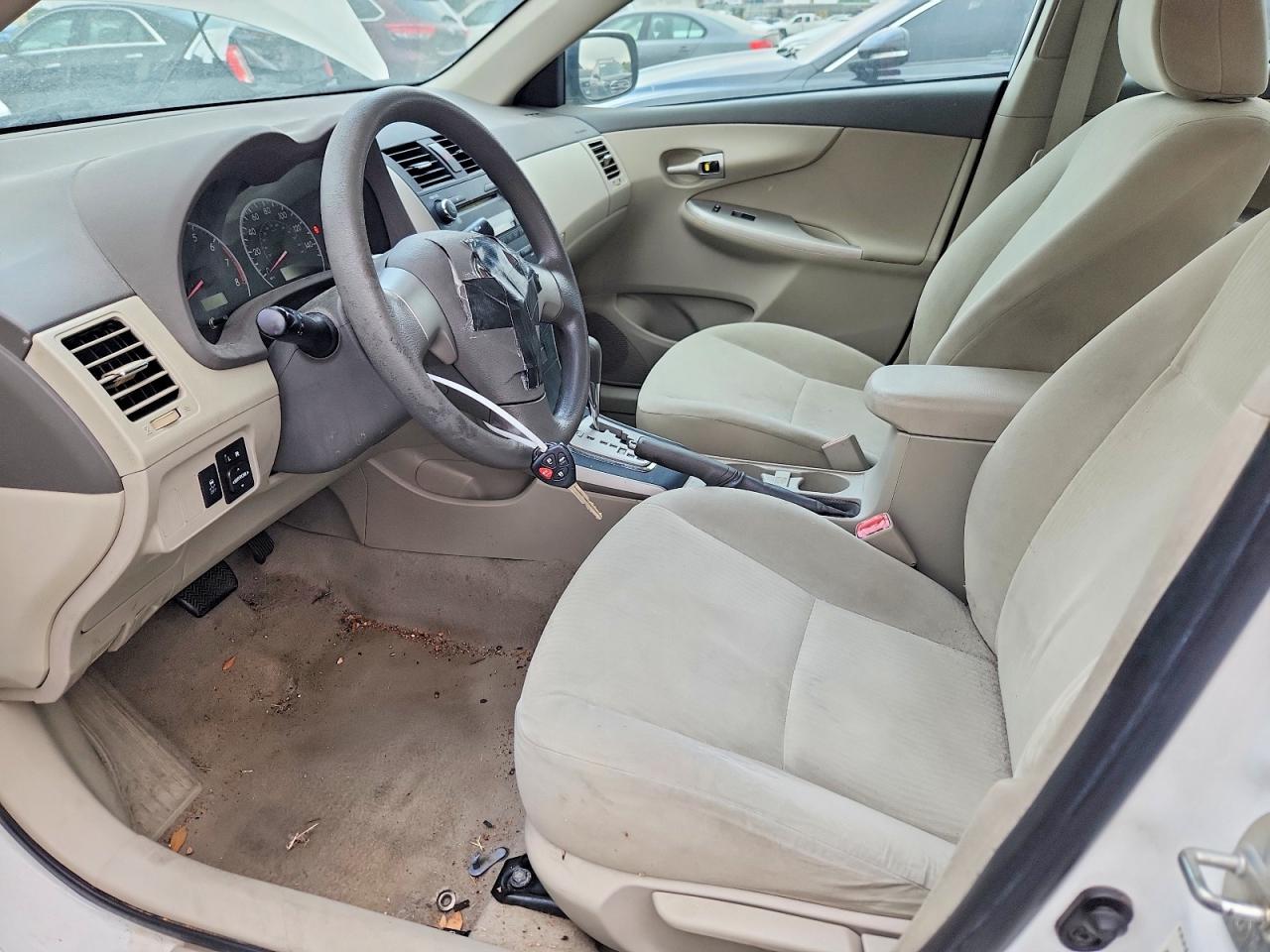 2010 Toyota Corolla Le White vin: 1NXBU4EEXAZ233396