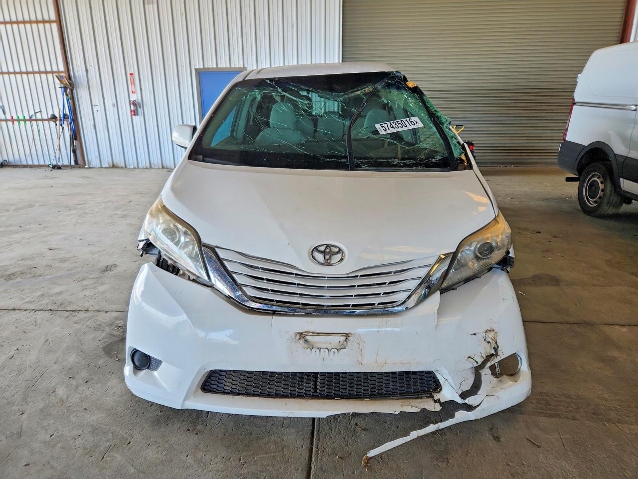 2015 Toyota Sienna L 7-passenger White vin: 5TDZK3DC5FS600753