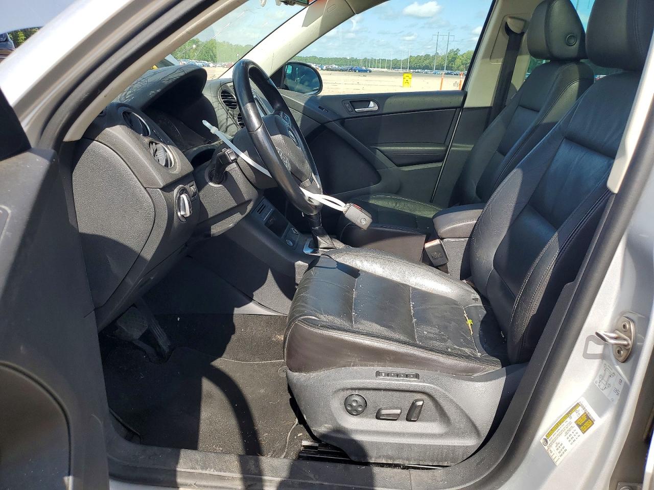 2016 Volkswagen Tiguan S Silver vin: WVGAV7AX9GW554280