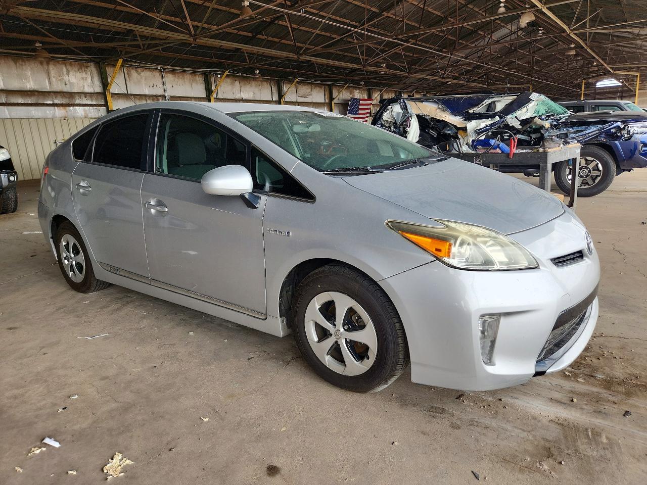 2014 Toyota Prius Three Серебряный vin: JTDKN3DU9E0363302