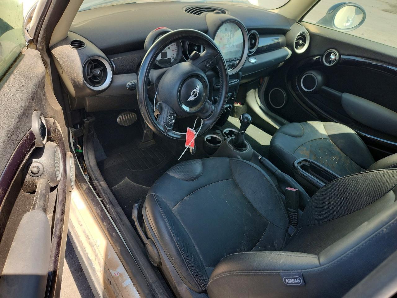 2011 Mini Cooper S Beige vin: WMWSV3C5XBTY12441