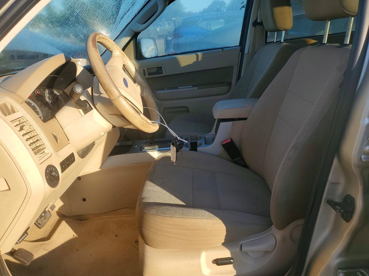 2010 Ford Escape Xlt Beige vin: 1FMCU0D72AKA54491
