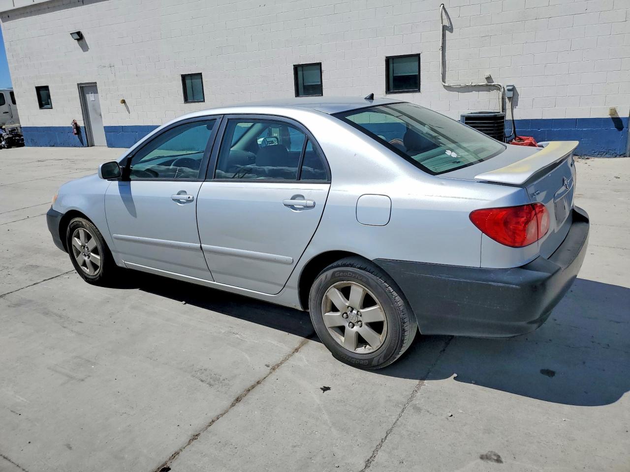 2005 Toyota Corolla Le Серебряный vin: 1NXBR32E25Z438457