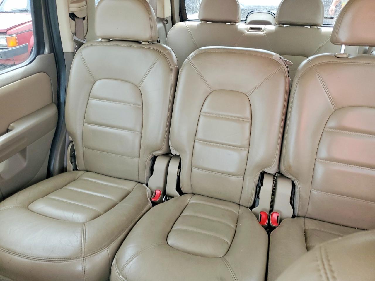 2002 Ford Explorer Xlt Beige vin: 1FMZU63W12ZB26764
